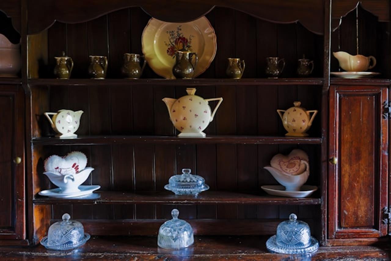 Opdag skønheden ved vitrineskabe i dit hjem